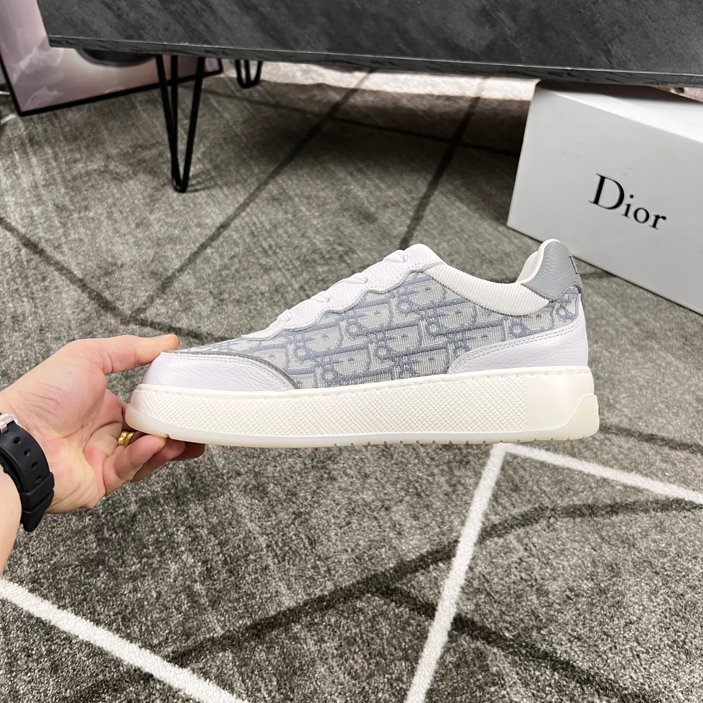 Factory price: 420💰Dior's new casual men's shoes👉 👉 Fashionable and versatile, 💞 simple and elegant style, 🔊 The fabric is made of imported cowhide with original fabric, ☑️Sheepskin feet inside, original wear-resistant rubber outsole, exclusive new style, actual shot, four colors available, code number: 38-44, (45 can be customized)